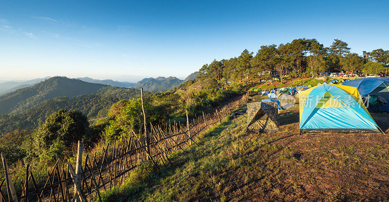 在Doi angkhang清迈自然景观风景秀丽的日出在泰国北部